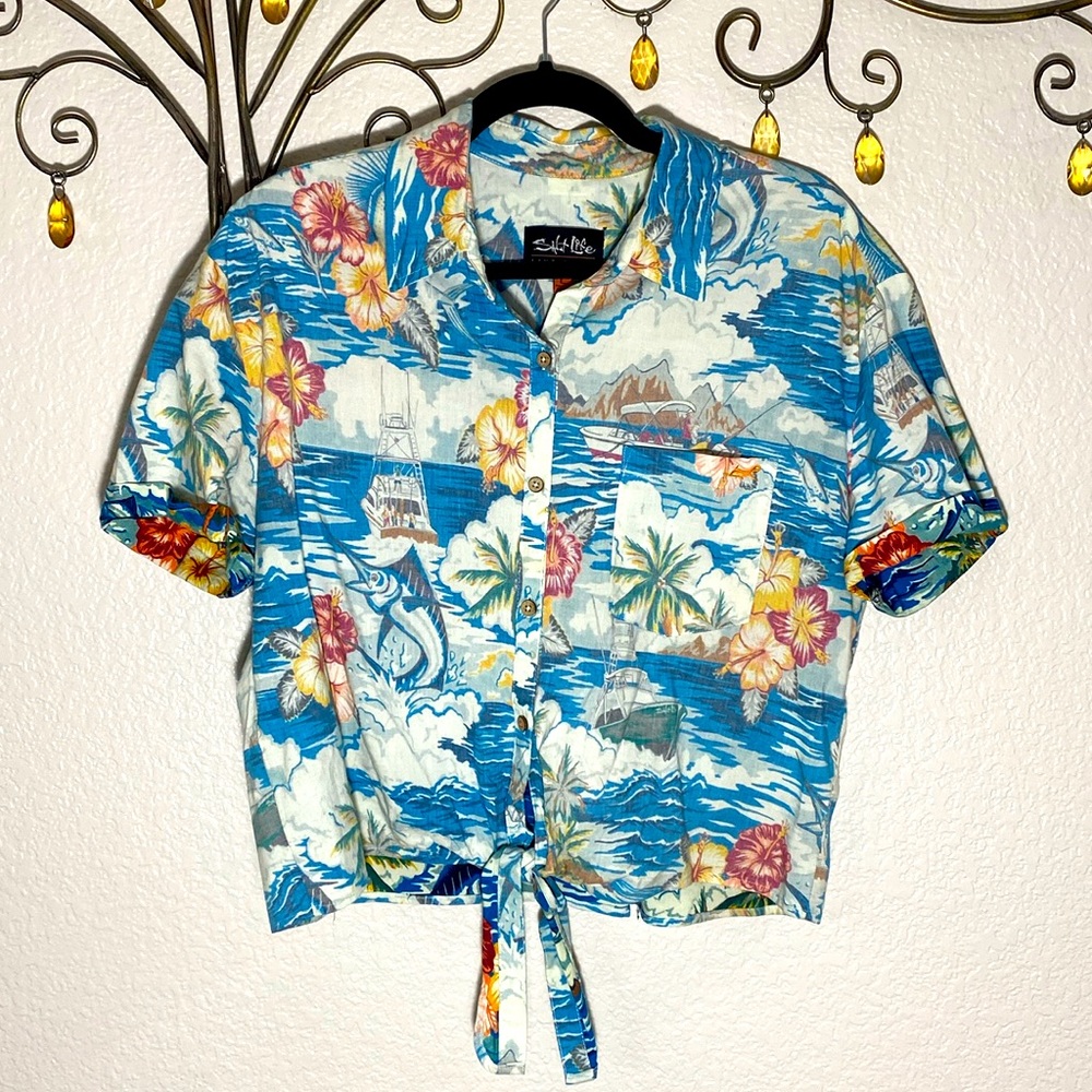 Salt life Hawaiian button cropped shirt. Super cute and stylish. Size Large.